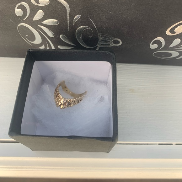 10K Yellow Gold Ring V Shape - Picture 3 of 10